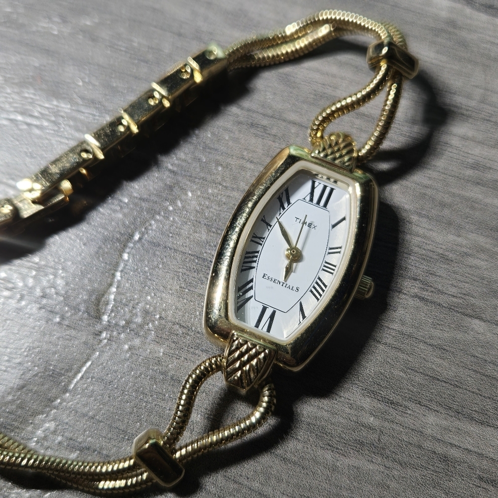 Timex Gold Women's Essentials Watch ☆NEEDS NEW BATTERY☆